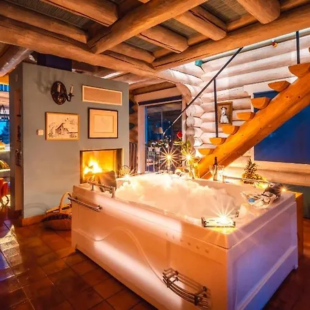 With Hot Tub And Sauna With Beautiful Views فيلة *